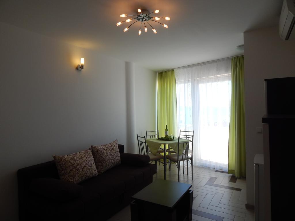 Apartments Sofija Podstrana Buitenkant foto