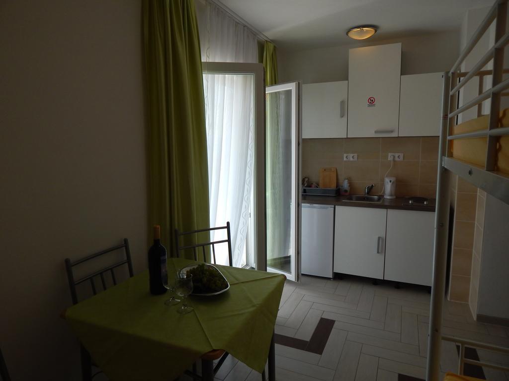 Apartments Sofija Podstrana Buitenkant foto